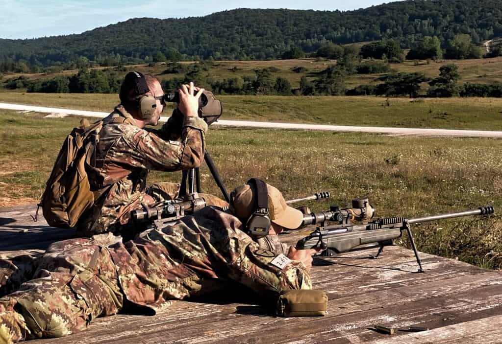 tiratore scelto e spotter durante European Best Sniper Competition