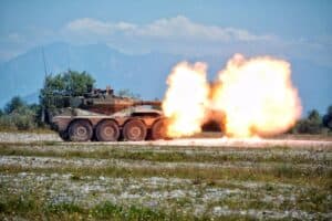 Autoblindo centauro a fuoco