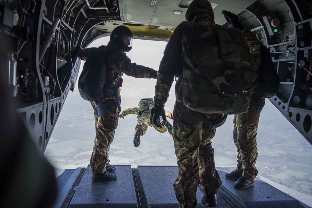 Aviolancio di Joint fire support team con Tecnica Caduta Libera