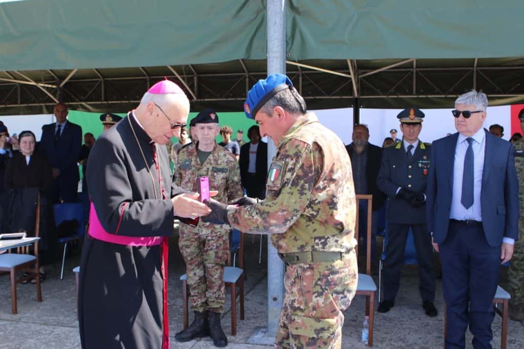 Il momento della consegna della Reliquia di San Giovanni XXIII