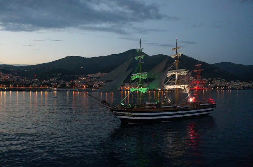 NAVE SCUOLA AMERIGO VESPUCCI 