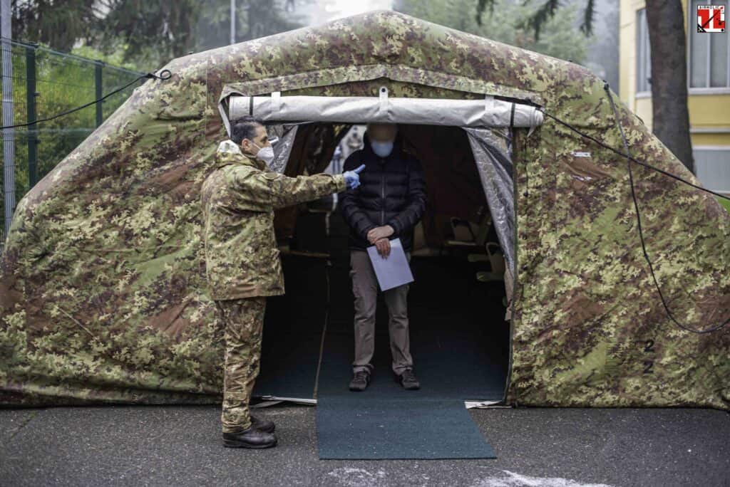 Attesa vaccinazione antinfluenzale - Centro Ospedaliero Militare di Milano